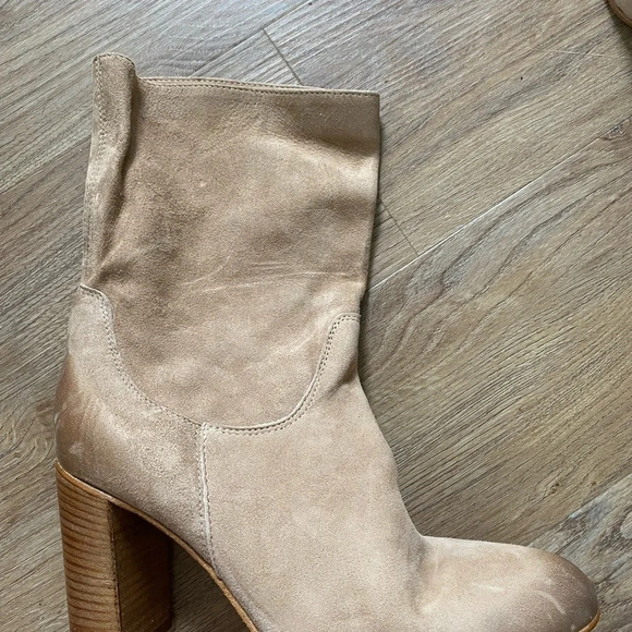 - Free People Slouchy Mid Calf Boots tan size 40
Like new - Picture 6 of 9